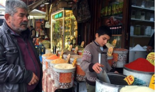 FOTO Bašar radi u prodavnici začina i ne pohađa školu, baš kao stotine hiljada druge dece iz Sirije u Turskoj. ABC: LAUREN WILLIAMS